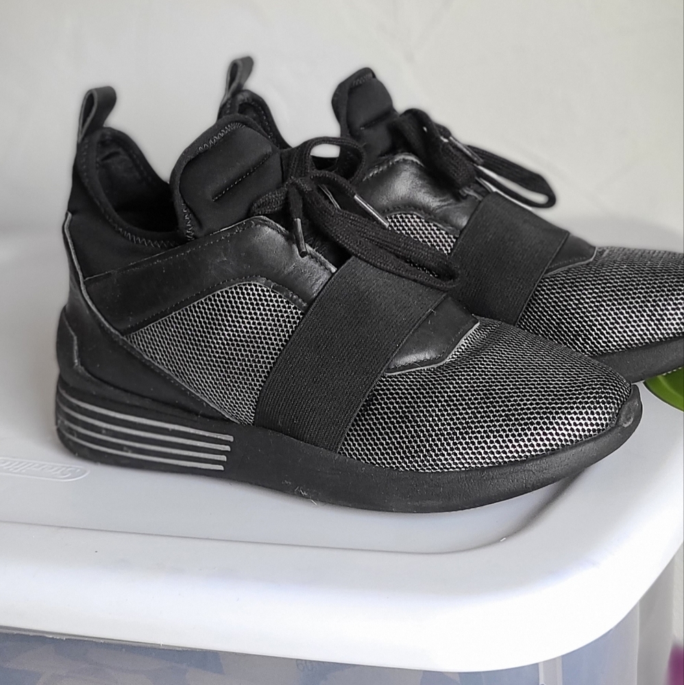 Kendall & Kylie black Sneakers 8.5M